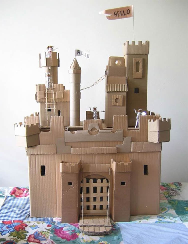 25 castells fets amb cartró