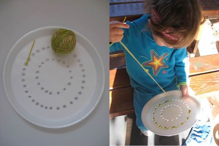 Manualitats per teixir amb plats de plàstic per a nens