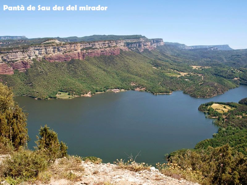 Puig del Far i la Roca del Migdia sobre el Pantà de Sau