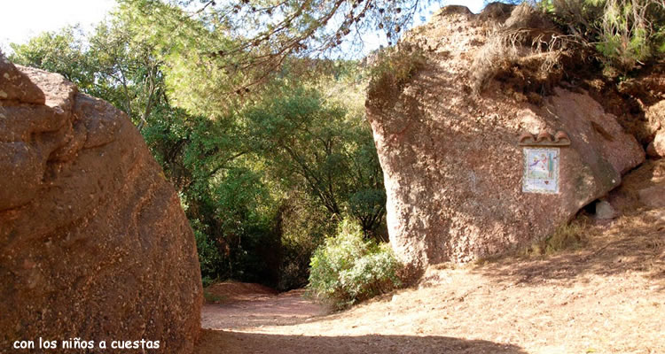 Castell d'Eramprunya i la Roca Foradada